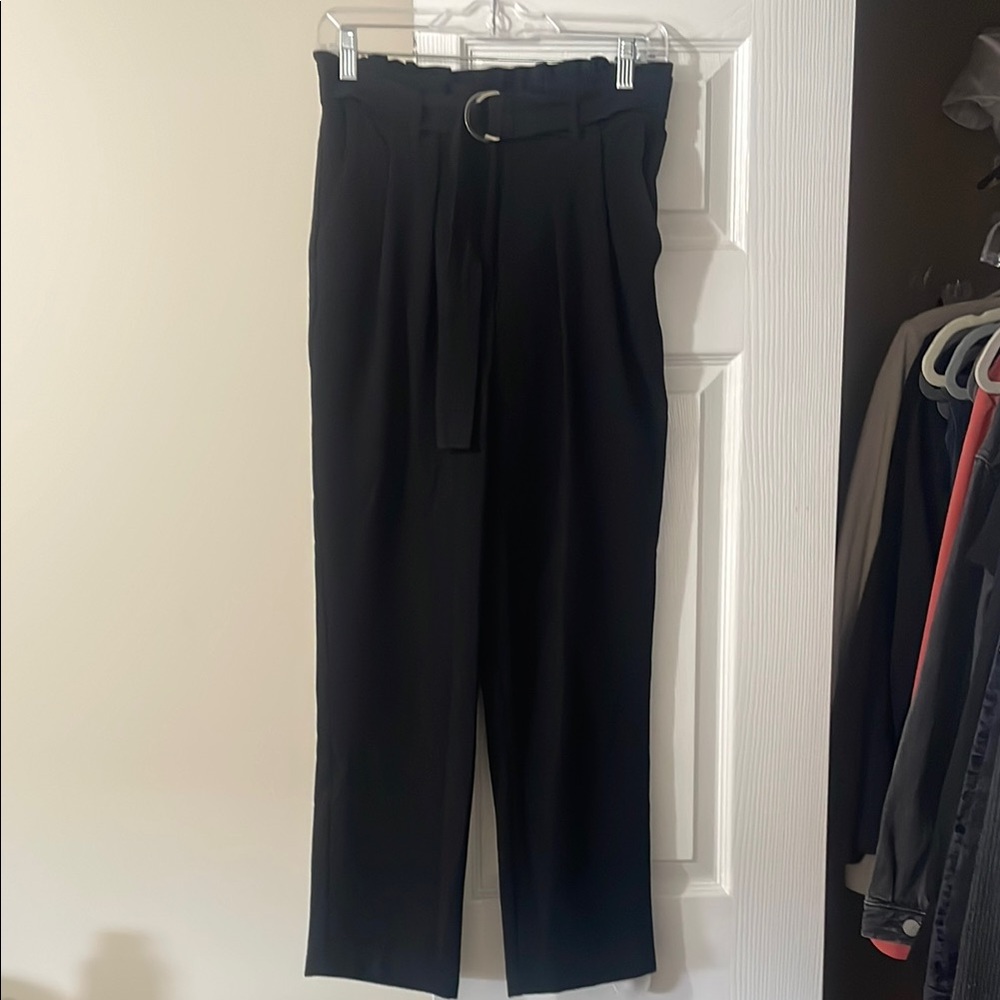 Size M Black High-Waisted Belted Pant